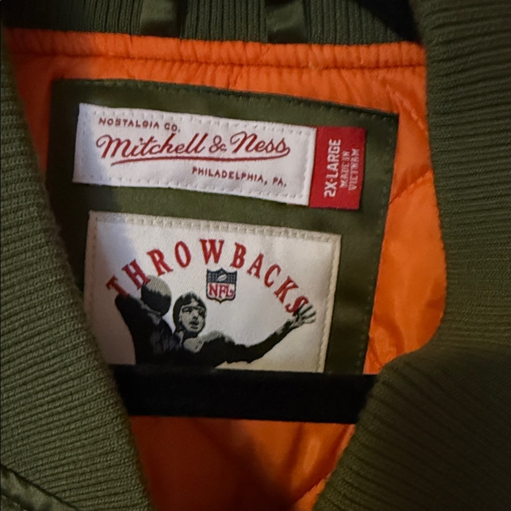 Mitchell & Ness Philadelphia Eagles Olive Bomber Jacket with Patches - Picture 2 of 7